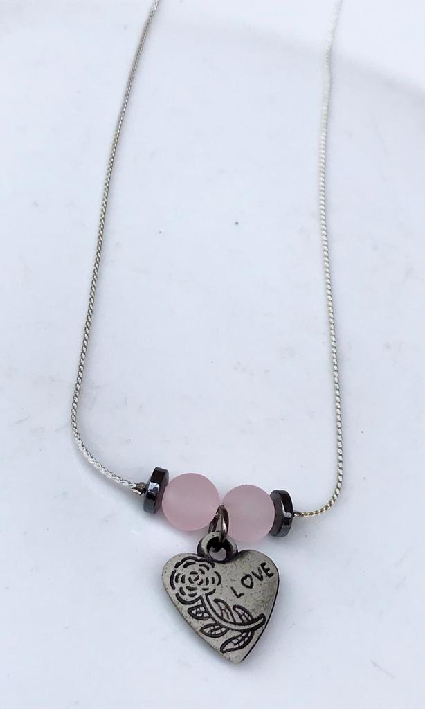 Pitch love heart necklace 
