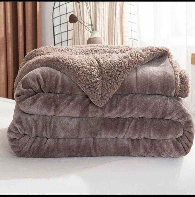 Comfortable Woolen Soft Blanket - Multicolour