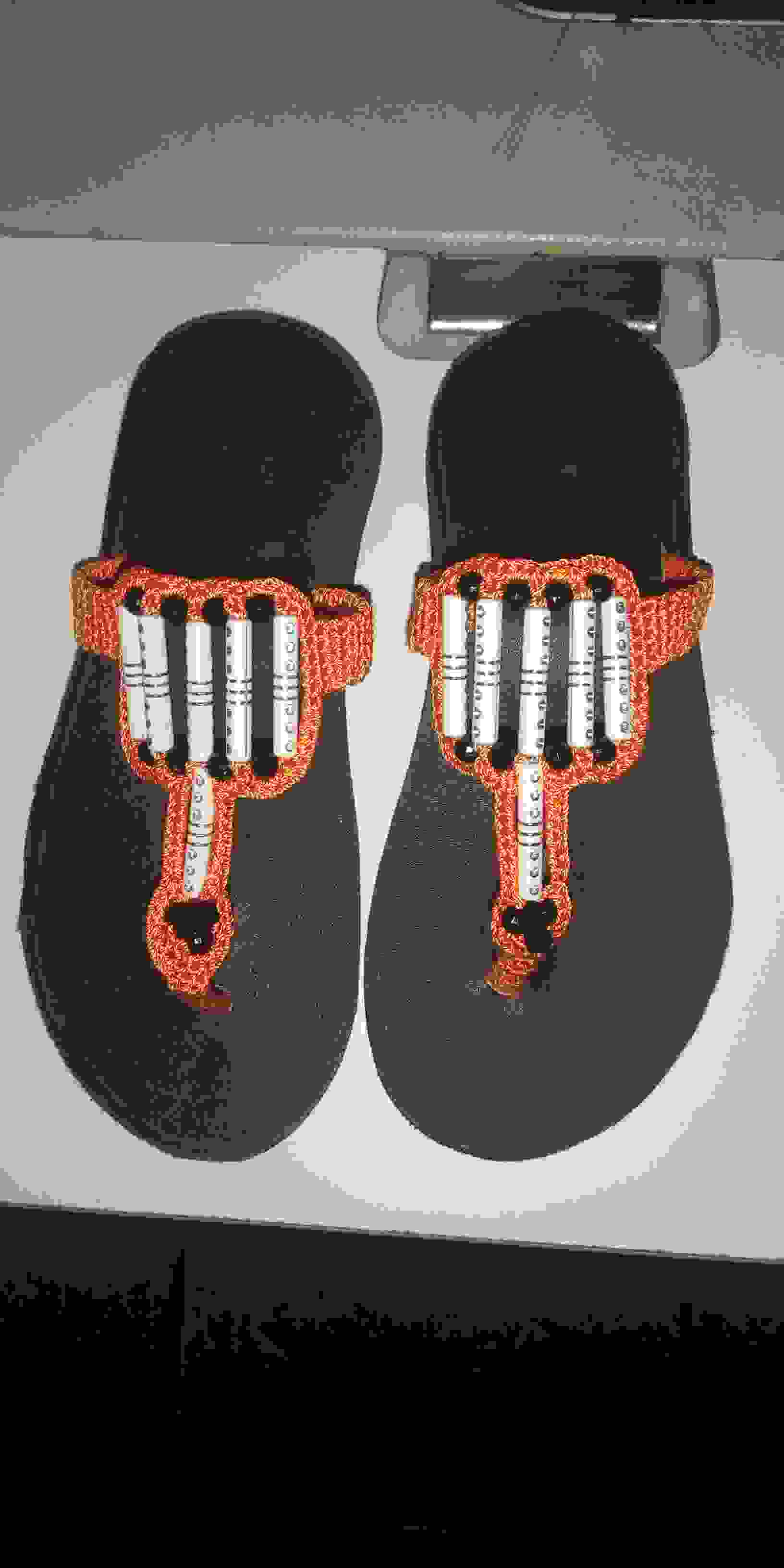 Little girl's craft sandals